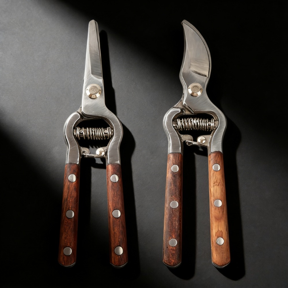 Gardening Tools Vintage - مقص تقليم حدائق بمقبض خشبي عتيق